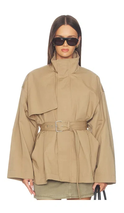 Frame The Short Field Trench In Neutral