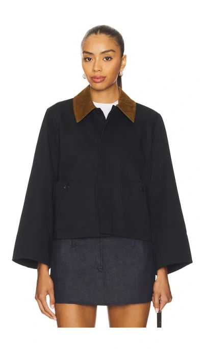 Frame The Small Trench In Blue