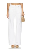 Frame The Stroll In White