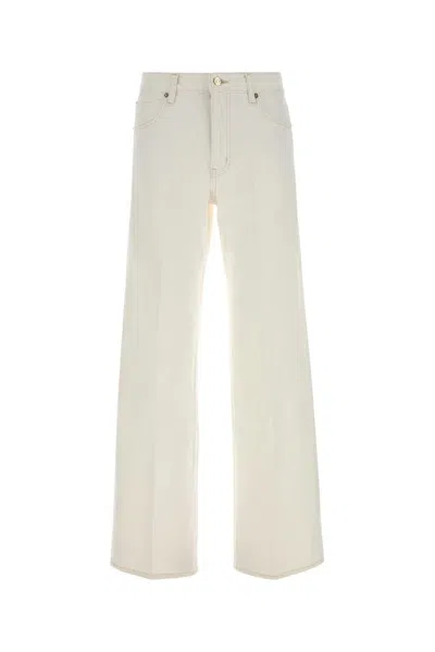 Frame The Stroll In White