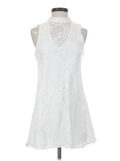 Pre-owned Francesca's Casual Dress In White
