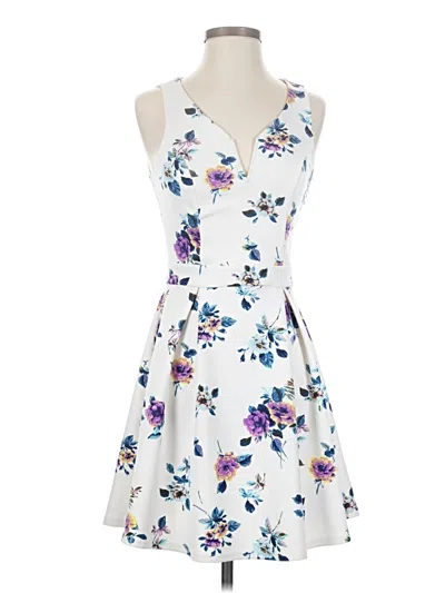 Pre-owned Francesca's Casual Dress In White