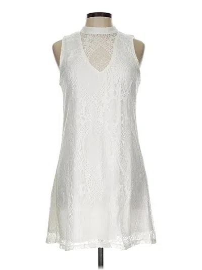 Pre-owned Francesca's Casual Dress In White