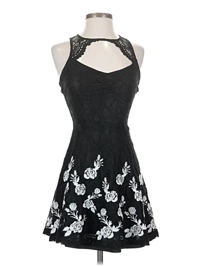 Pre-owned Francesca's Cocktail Dress In Black