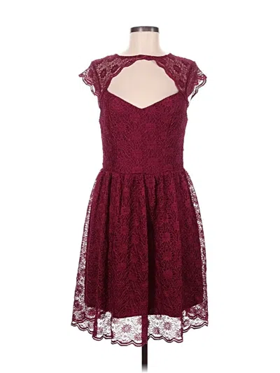Pre-owned Francesca's Cocktail Dress In Burgundy
