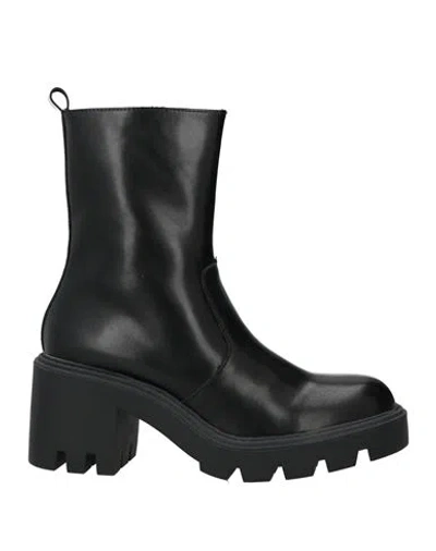 Francesco Milano Woman Ankle Boots Black Size 7 Leather