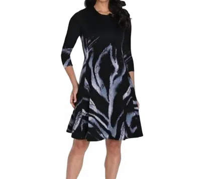 Frank Lyman Abstract Print Knit Dress In Black, Blue And Grey