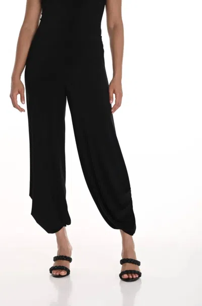 Frank Lyman Relaxed Cropped Knit Pull On Pants In Black In Green