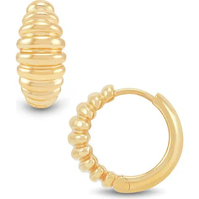 Frankie & Zoe Ribbed Huggie Hoop Earrings In Gold