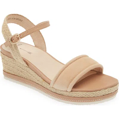 Frankie4 Harris Wedge Sandal In Camel Suede