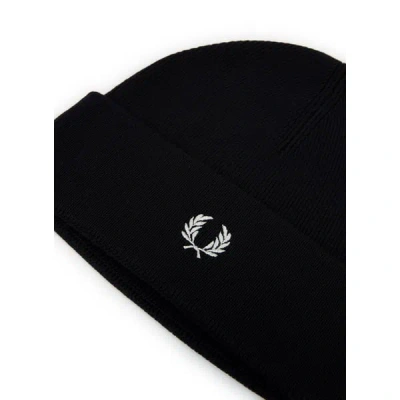 Fred Perry Bonnet Côtelé En Laine Mérinos Et Coton In Blue