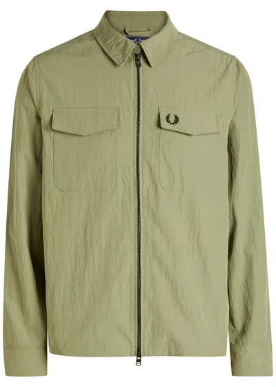 Fred Perry Logo-embroidered Crinkled Shell Overshirt In Green