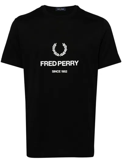 Fred Perry Logo Print T-shirt In 黑色