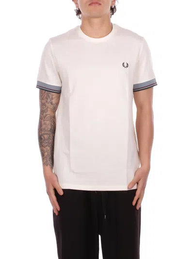 Fred Perry Man T-shirt M2396 560 Fp Twin Tipped Cuff T-shirt Ecru In White