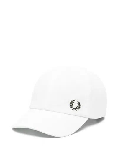 Fred Perry Pique Classic Cap In Snow White Court Green