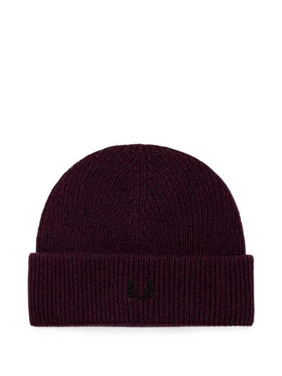 Fred Perry Ribbed-knit Embroidered Beanie Hat In Burgundy