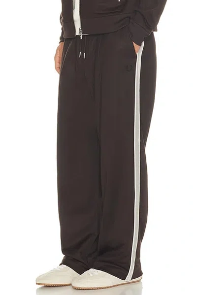 Fred Perry Tennis Net Tape Track Pant In Brown