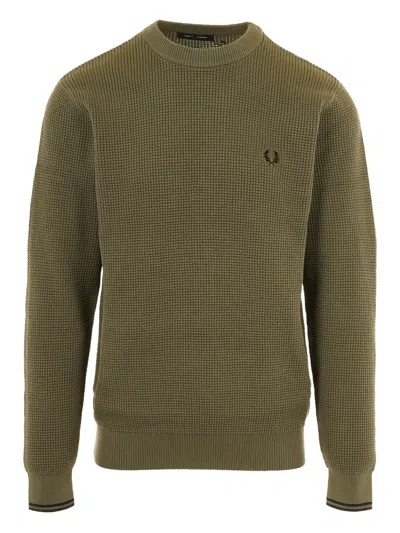 FRED PERRY TEXTURED-KNIT LOGO-DETAIL SWEATER