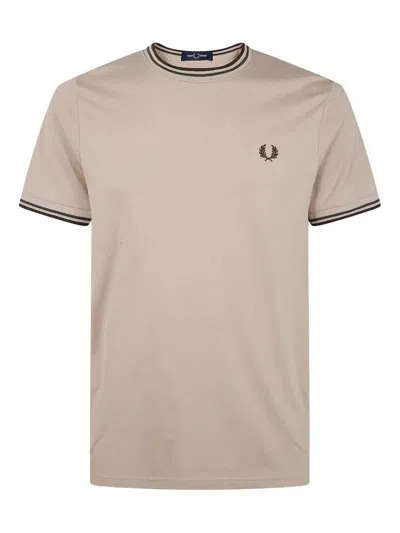 FRED PERRY "FRED PERRY" TWIN TIPPED T-SHIRT,FP.M1588V.56 50A WRMOT CRTGR BTOB