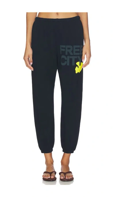 Free City Large Sweats In Black