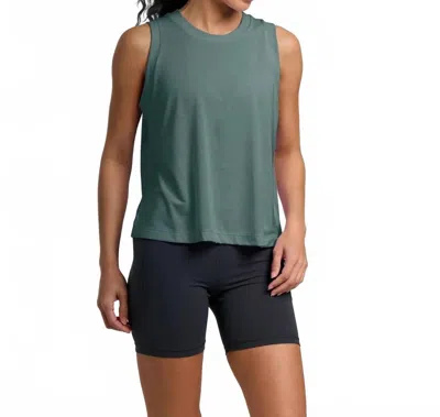 Free Fly Elevate Lightweight Tank In Stormy Sea In Green