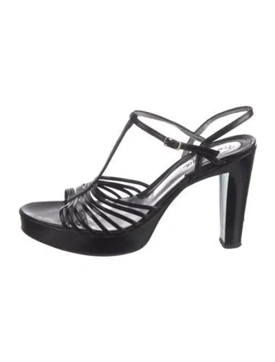Pre-owned Free Lance Leather T-strap Sandals In Black