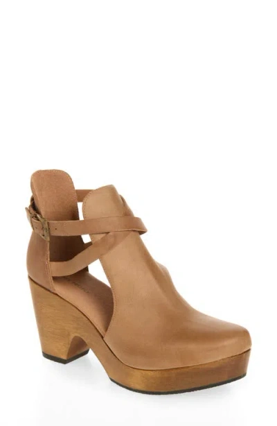 Free People Cedar Clog In Tan Leather