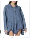 FREE PEOPLE DENIM BUTTON-DOWN TUNIC IN BLUE