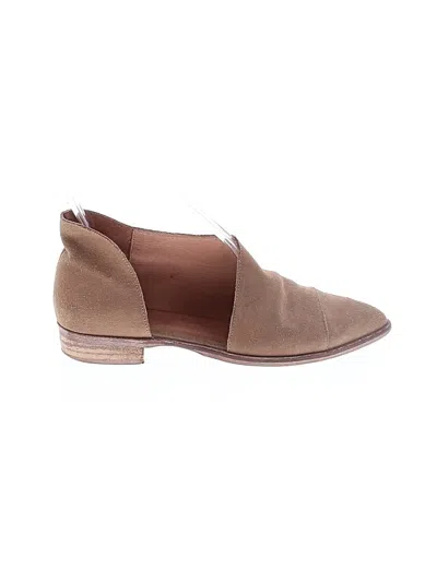 Pre-owned Free People Flats In Tan