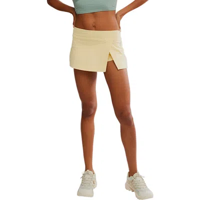Free People Fp Movement Hot Shot Miniskort In Neutral