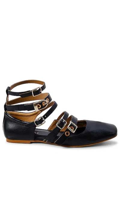 Free People Hart Buckle Flat In Black