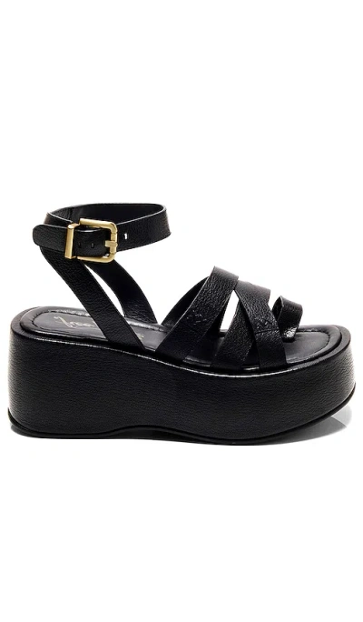 Free People Hazel Flatform Sandal In 黑色