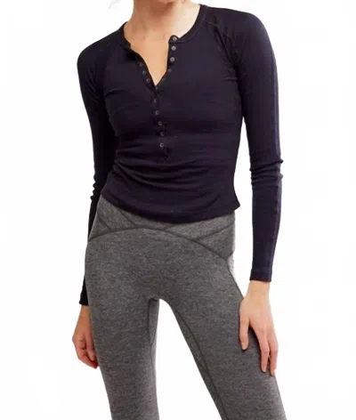 FREE PEOPLE KICK OFF LAYER SOLID TOP IN BLACK