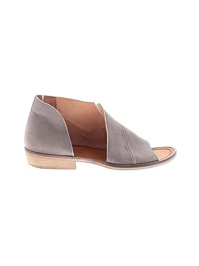 Pre-owned Free People Sandals In Gray