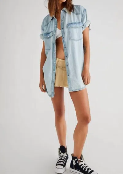 FREE PEOPLE THE SHORT OF IT DENIM SHIRT IN BLUE