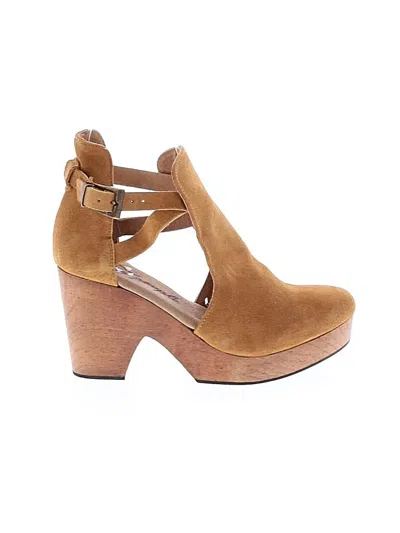 Pre-owned Free People Wedges In Tan