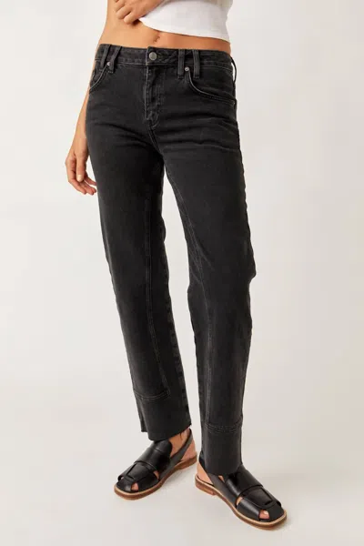 FREE PEOPLE WOMEN'S RISK TAKER MID-RISE STRAIGHT JEANS IN MAIN SQUEEZE