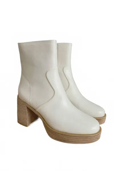 Free Soul Alexandra Boot In White