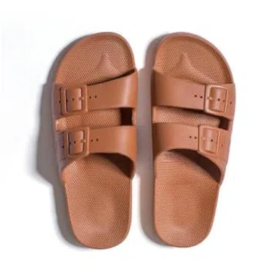 Freedom Moses Slippers Toffee In Brown