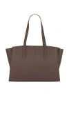 Freja New York Paloma Tote In 浓咖啡色