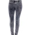French Kyss Capri Jeggings In Charcoal In Gray