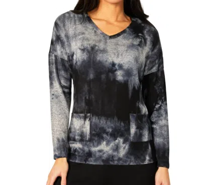 French Kyss Marble Wash V-neck With Pockets In Carbon In Blue