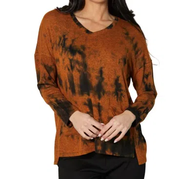 French Kyss Marble Wash V-neck With Pockets In Spice In Brown