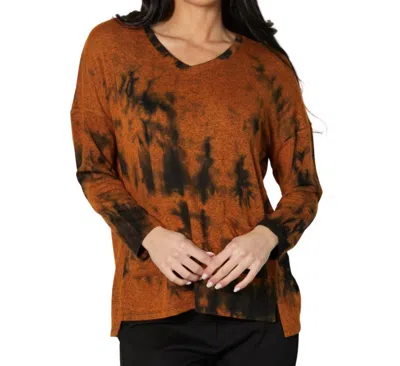 French Kyss Marble Wash V-neck With Pockets In Spice In White