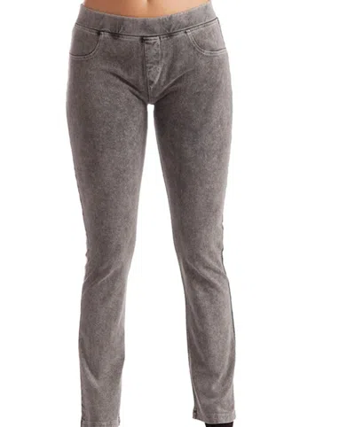 French Kyss Mid Rise Jegging In Light Gray In Multi