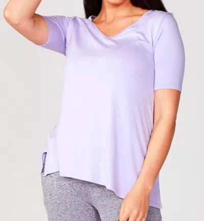 French Kyss Short Sleeve V-neck T Shirt In Lilac In Purple