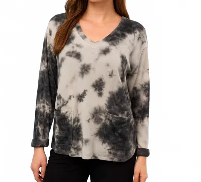 French Kyss Tie Dye V Neck Top In White/black In Multi