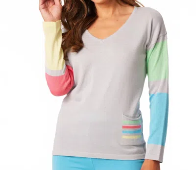 French Kyss V Neck Pocket Top In Slate/multi In Gray