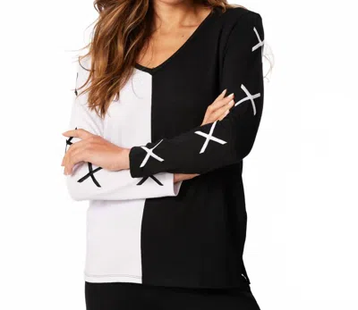 French Kyss X Sleeve V-neck Top In Black/white