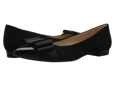 French Sole Onstage In Black